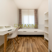 Ponúkame slnečný zariadený 3 izbový byt s garážovým státím na Vietnamskej ul. v Bratislave