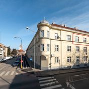 Pekný zrekonštruovaný 4-izbový byt v  centre mesta Trnava s veľkolepou rozlohou až 115 m2!!