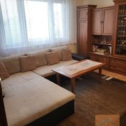 Zariadený 3 izbový byt vo vyhľadávanej časti Petržalky na Hrobákovej ulici.