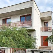 Na predaj 4-izbový poschodový rodinný dom v Komárne, v mestskej časti Nová Stráž