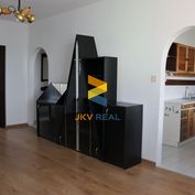 JKV REAL | Ponúkame na predaj veľkometrážny 3-izbový byt v Leviciach