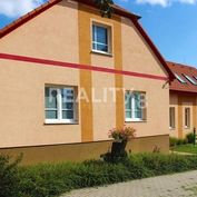Predaj rodinný dom (viacúčelové využitie ) Nitra s dvojgárážou a vonkajším  parkovaním