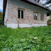 PREDANÉ - Pôvodný dom, 1414m2 pozemok v Liptovskom Trnovci
