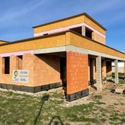 Reality&Bývanie: Moderný nízkoenergetický rodinný dom na priestrannom pozemku v Miloslavove