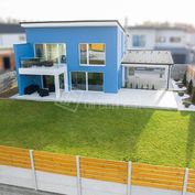 DIRECTREAL|Novostavba rodinného domu v rezidenčnej štvrti Pod Vŕškami na pokojnej ulici s pekným výh