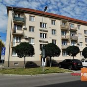 Na predaj 2 izbový byt po kompletnej rekonštrukcii, holobyt  Komenského ulica