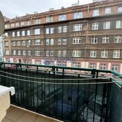 Priestranný 2 izbový byt s balkónom na Tobruckej ulici v blízkosti Šafárikovho námestia