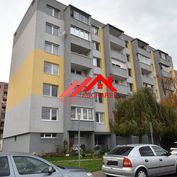 Kuchárek-real: Ponúka 3 izbový  byt Svätoplukova ul. Pezinok.