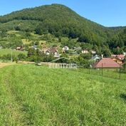 Krásny slnečný pozemok v obci Lysica- EXKLUZÍVNE