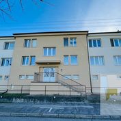 BÝVAJTE AKO V RODINNOM DOME, 3-izbový byt Bratislava -VAJNORY, 79 m2, 2/2, garáž, 2x záhradka, 2x pi
