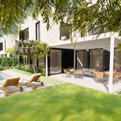 VILY KOLIBA – PINOT luxusný RD so záhradou, privátnym výťahom a veľkou panoramatickou terasou a výhľ