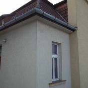 Zaujímavá ponuka! Dom s terasou, garážou a 407 m2 pozemkom v Trenčíne