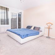 Predáme luxusný a velkometražny 3 izbový byt v polyfunkčnom objekte Retro v Ružinove.
