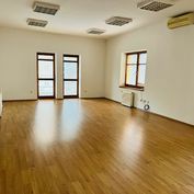 Veľký 3 izbový byt, 125 m2, Lýcejná ul., Bratislava - Staré Mesto