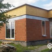Moderný a kvalitne stavaný samostatný 3-izbový bungalov, pozemok 455 m2, Báč