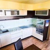 Veľkometrážny kompletne prerobený 4 byt na Novomeského ul.- NITRA, s krásnym výhľadom a výmerou 100