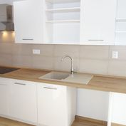 Nová rekonštrukcia: 3-izbový byt s lodžiou 78 m2 na Žilinskej ul. v Trenčíne - Sihoť III