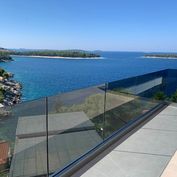 Na predaj slnečné luxusné apartmány pri mori Primošten.