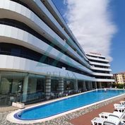 Priestranný štúdiový apartmán s výhľadom na bazén, 4* komplex Boomerang Residence, 400m od mora, Sln
