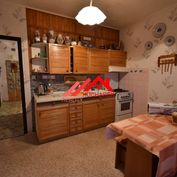 Kuchárek-real: REZERVOVANÝ: Ponúka 2 izbový byt vo vyhľadávanej lokalite Muškátova ul. Pezinok.