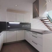 LEXXUS-PREDAJ Moderný dvojpodlažný 3 izbový byt v Eurovei s parkingom
