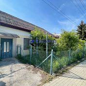 Rodinný dom s  20 árovým veľkým pozemkom, Radošina- Bzince, možnosť výstavby rodinných domov.