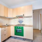 Predaj : 2 izbový byt s loggiou na Čilistovskej ulici v Šamoríne, výťah