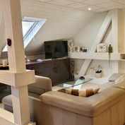 Spacious attic 3-bedroom apartment in a house with a terrace for rent in the Old Town
