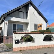 Reality & Bývanie: Predaj priestranného rodinného domu na 5,5á pozemku v obci Vojka nad Dunajom