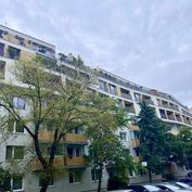 3-izbový byt v nadstavbe, 2x balkón, na prenájom Ružinov, v blízkosťi OC Retro.