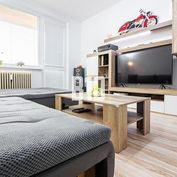 OVRUČSKÁ- Priestranný  2-izbový byt s loggiou po kompletnej rekonštrukcii