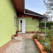Na predaj útulný rodinný dom s garážou, altánkom a drevárňou, v tichej okrajovej časti mesta Žarnovi