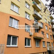 Vkusne zrekonštruovaný 3 -izbový byt s loggiou na Radničnom nám. vo vyhľadávanej lokalite - Dunajská