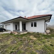 Na predaj rodinný dom s garážou v obci Kútniky.