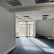 Na prenájom nadštandartná kancelária s balkónom 118,6 m2 na 4. posch v BA - Železničiarska