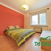 Priestranný 2-izbový byt v tehlovom dome, centrum mesta Banská Bystrica