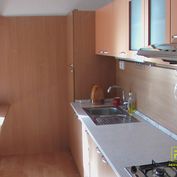 Ponúkame Vám na prenájom 2 izbový byt Bratislava-Ružinov, Sklenarova ul.