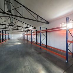Zrekonštruované skladové priestory pri Košiciach na prenájom - video