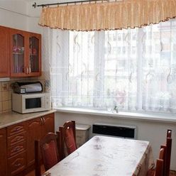 Na predaj slnečný jednoizbový byt/38 m2/ na skvelej adrese v Lučenci.