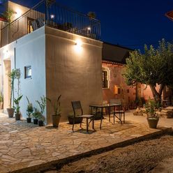 Na prodej sympatický renovovaný mezonet s terasou, Kréta, Řecko