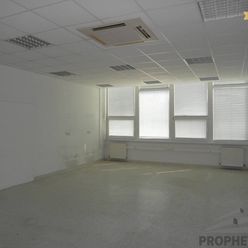 Veľká priestranná klimatizovaná kancelária v Dúbravke, 55m2