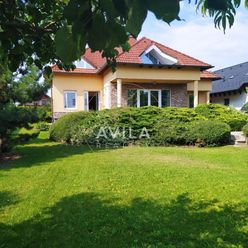 NA PREDAJ: 6-izbový rodinný dom v tichej lokalite mesta Trenčín