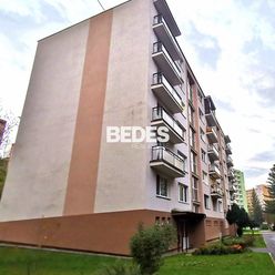 BEDES | Prenájom 2 izbový byt, 63m2, veľký balkón, čiastočne zariadený, MC - Handlová