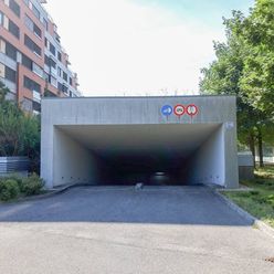 Parkovacie státie v podzemnej garáži v komplexe  Karloveské rameno