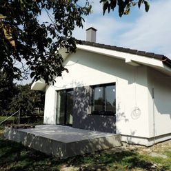Na predaj zateplená novostavba 3-izb. rodinného domu na pozemku 911 m2 v pokojnej lokalite v Kolárov