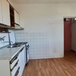 Predaj 3 izbového bytu s garážou  v Dúbravke.