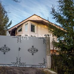 Rezervované! Znížená cena !!! Na predaj rodinný dom v tichej a pokojnej časti mesta Žarnovica, s níz