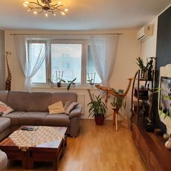 Predaj 3 izbový byt, Žehrianska ulica, Bratislava V Petržalka, 8. poschodový dom, klimatizácia, SUPE