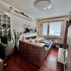 Slnečný 3-izbový byt na Farského ulici v Petržalke s výbornou dostupnosťou do mesta