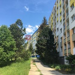 Hľadám 2 izbový byt s lodžiou, B. Bystrica - Sásová aj Tatranská